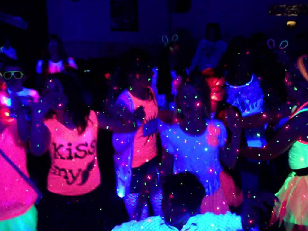 limpiar Calamidad Espectador Fiesta neon. (Glow party) - Casafiestas - Luz y sonido en Guadalajara, DJ  para Fiestas